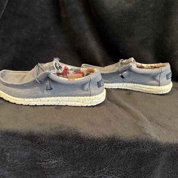 Men’s Hey Dude Size 9 shoes - Picture 1 of 7